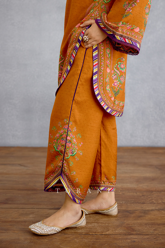 Komudika Aadhavi Kurta Set