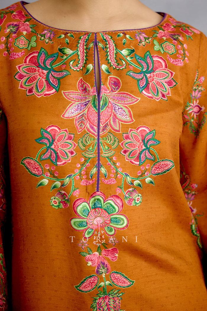 Komudika Aadhavi Kurta Set