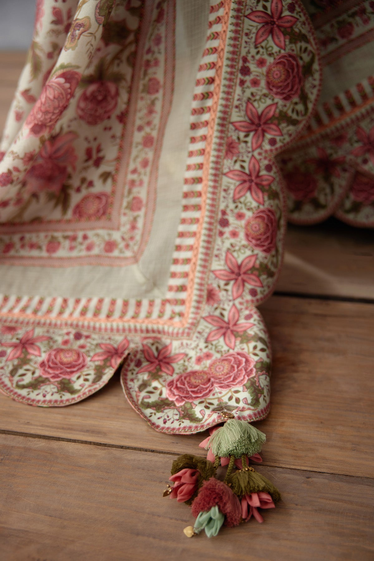 Jaituni Vanida Saree