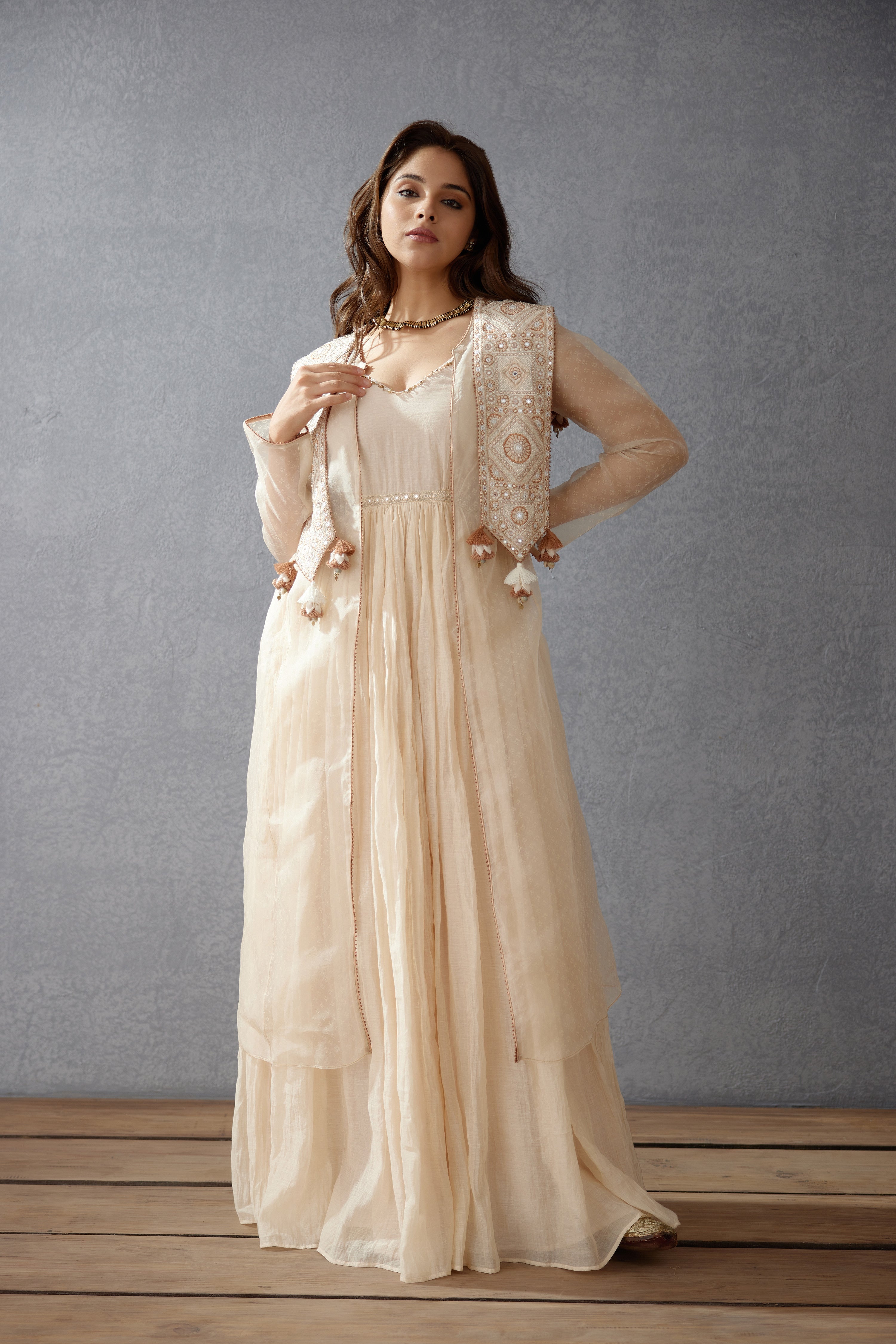 Mogra Koshi Balochi Cape Set