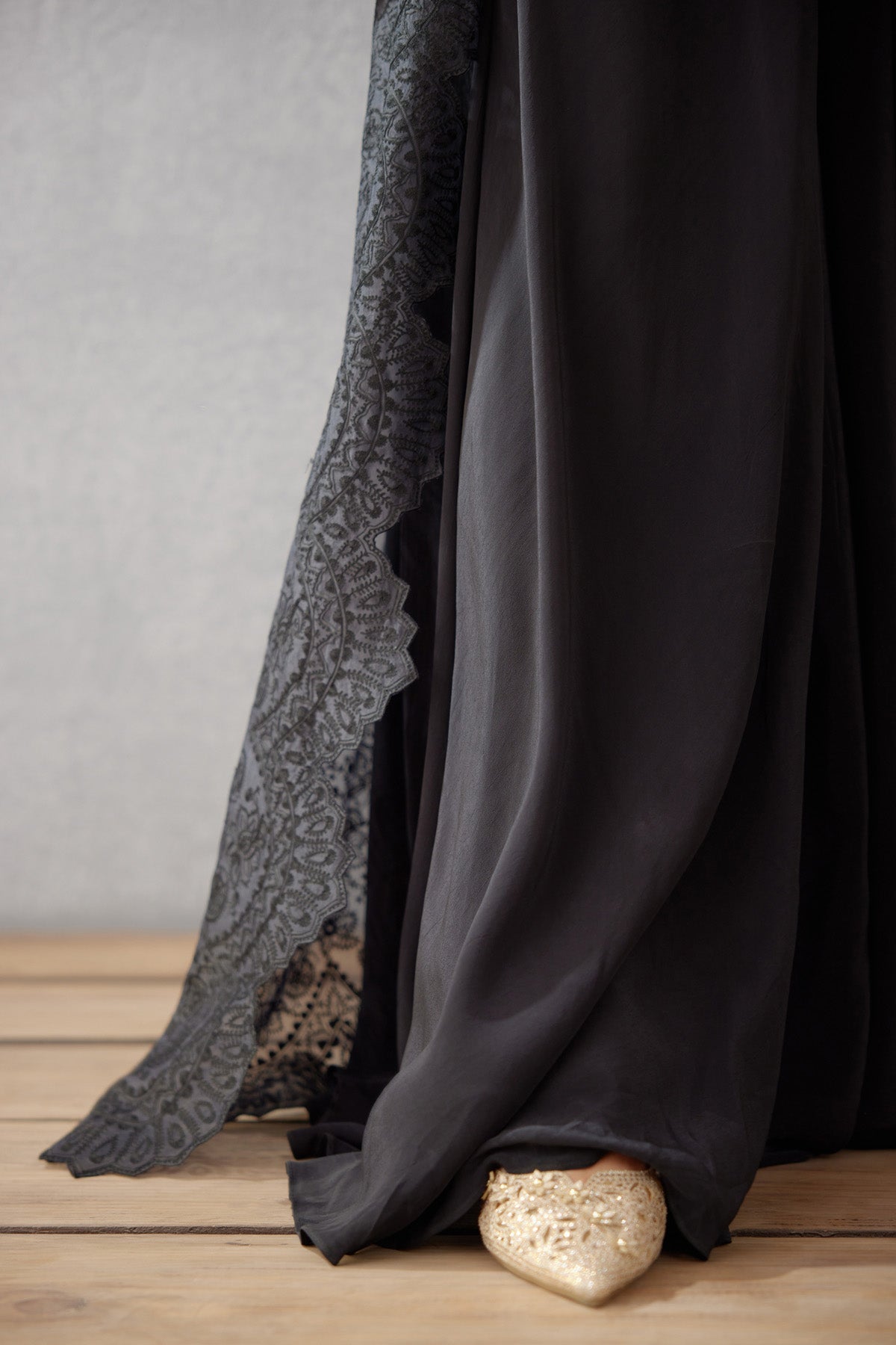 Gulghast Daavya Cape Set