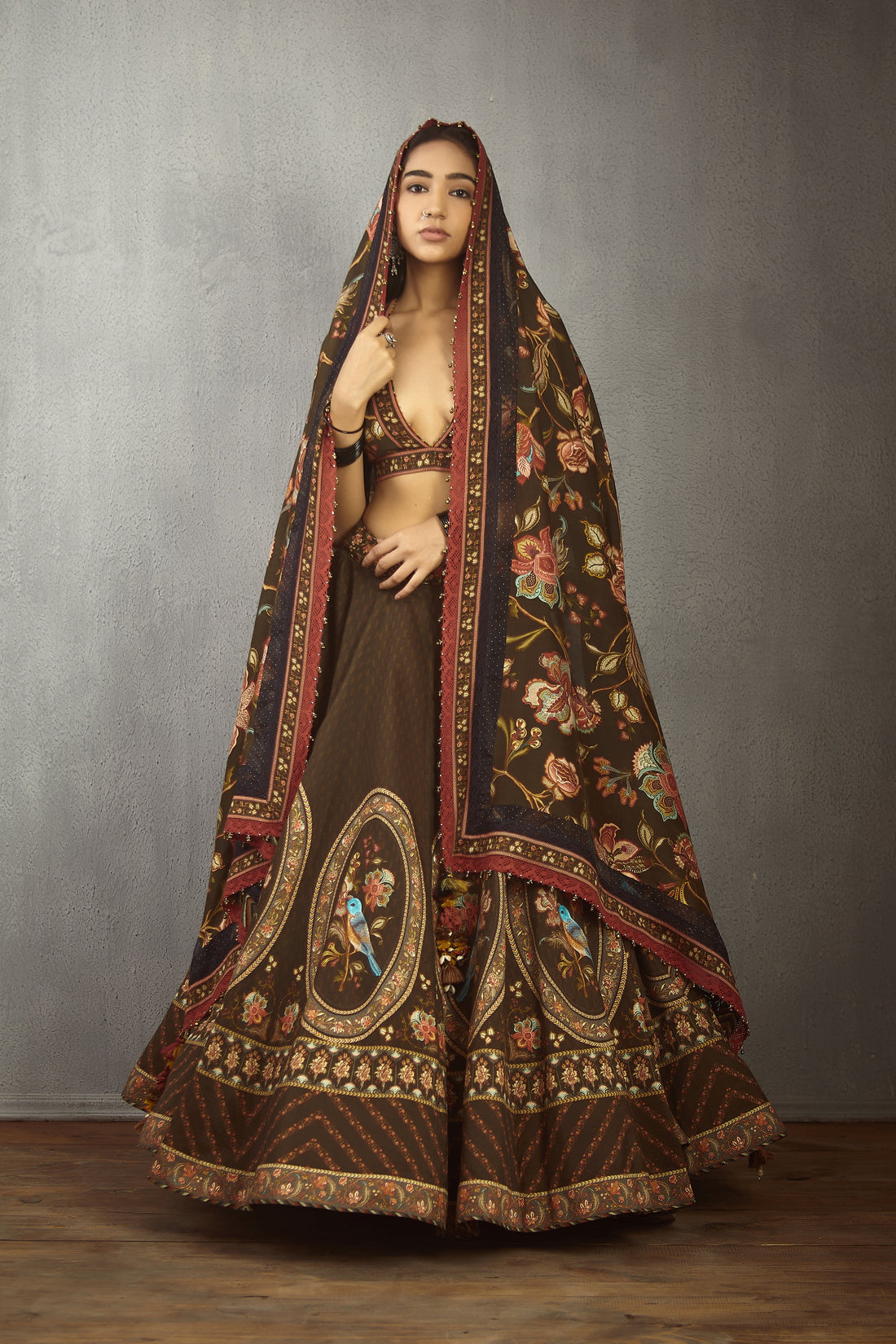 Nisha Padmini Odhni
