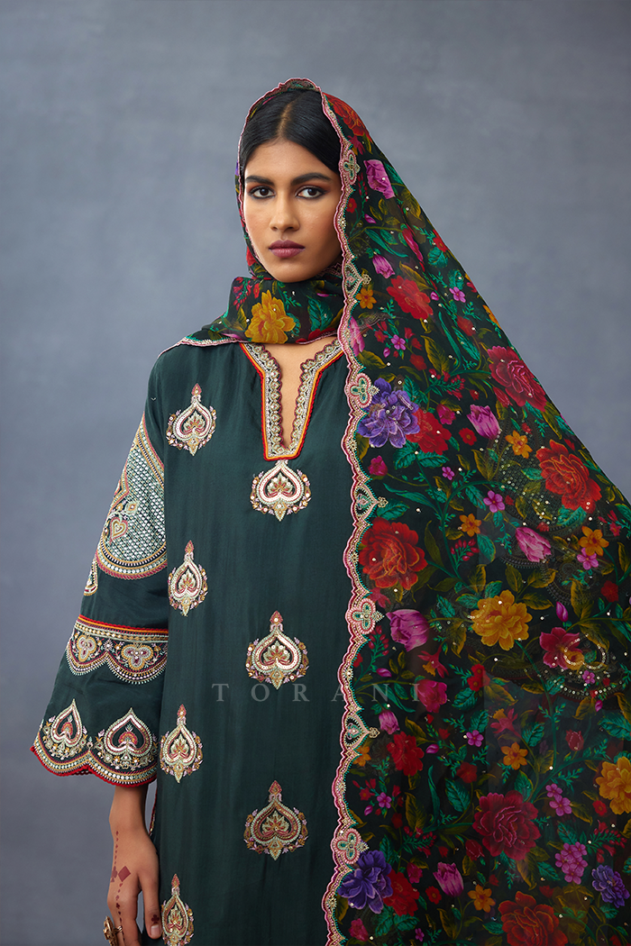 Dil Shadaab Maira Kurta Set