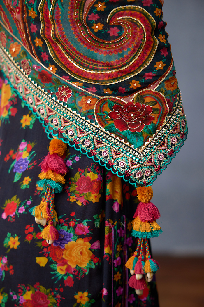 Dil Nawaz Zumena Scarf