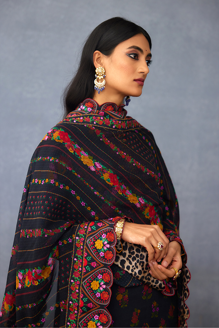 Dil Shaad Zainab Odhni