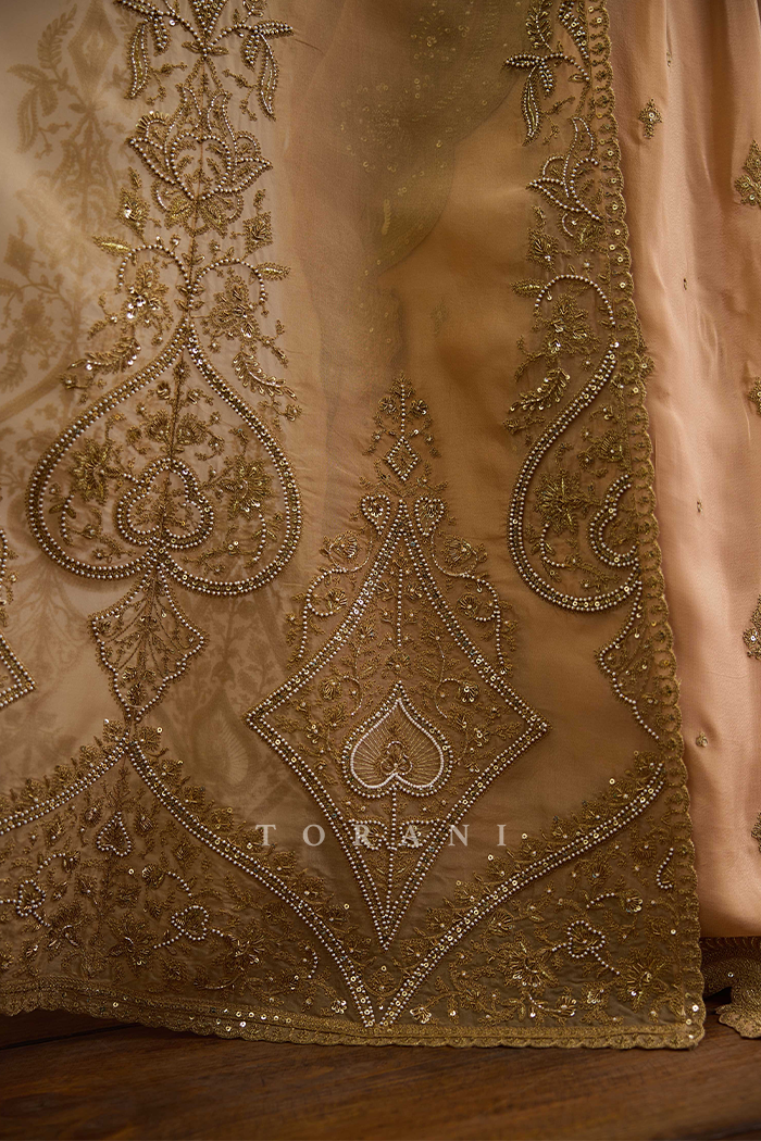 Kasoori Dilruba Cape