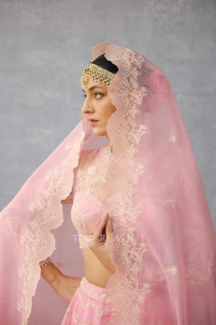 Gulaban Indira Odhni