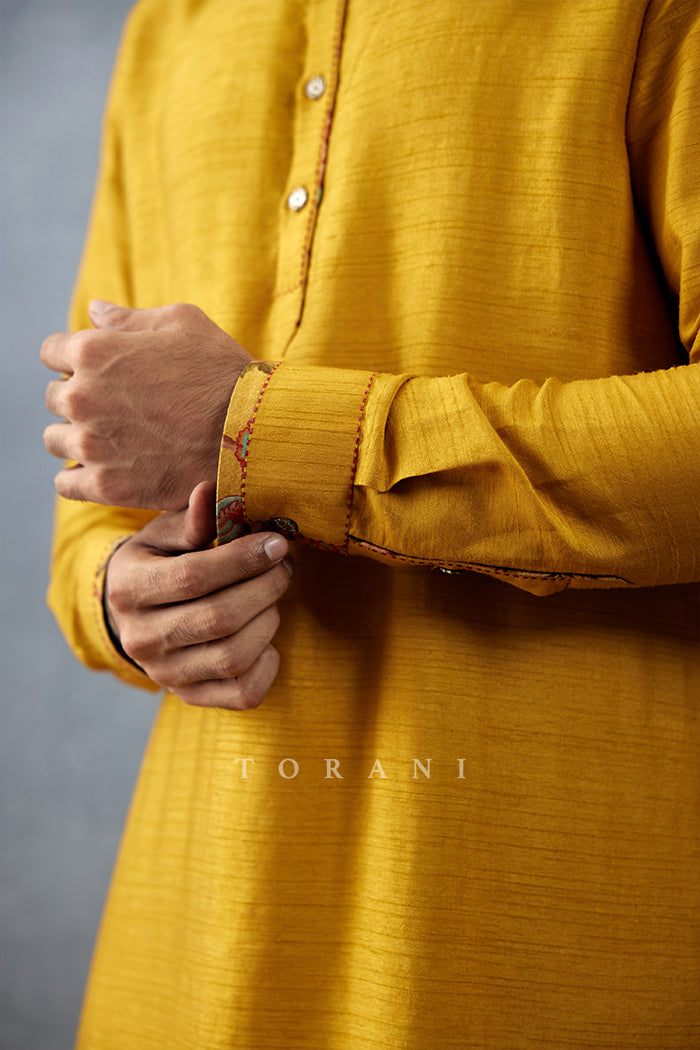 Sunehra Yagna Bandi Set