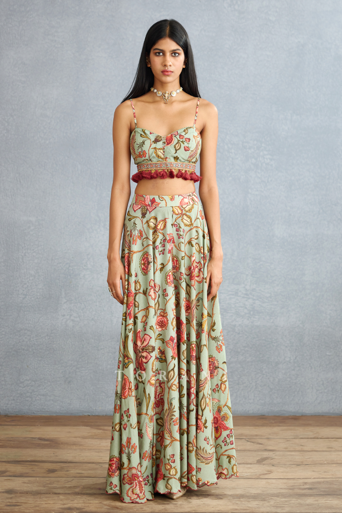 Champa Paavni Cape Set