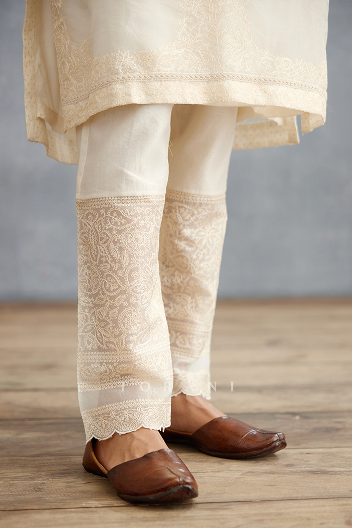 Swetah Aadrita Kurta Set