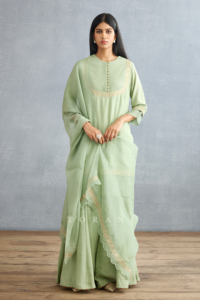 Gul-Neer Varini Odhni