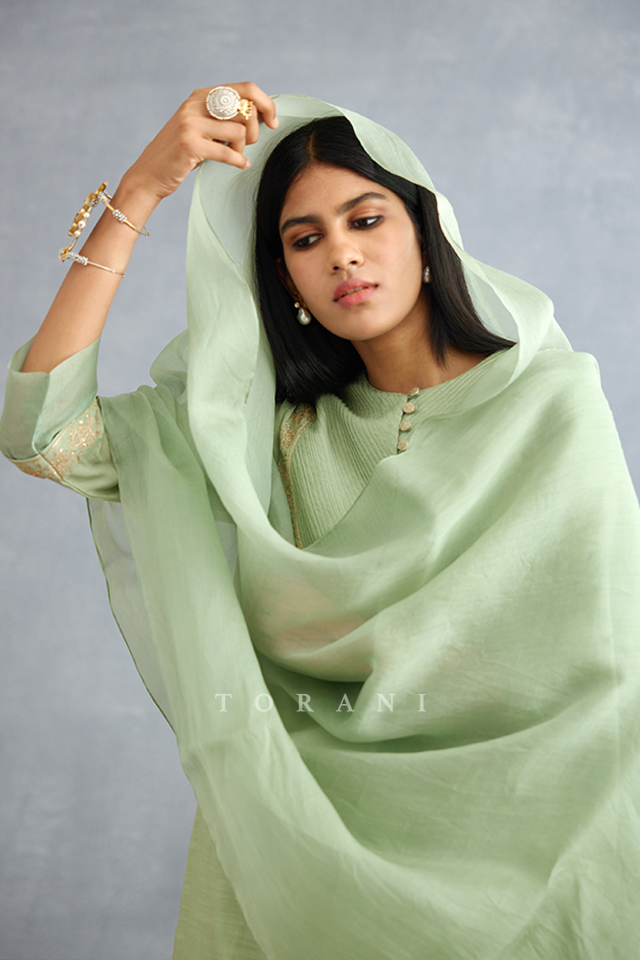 Gul-Neer Varini Odhni