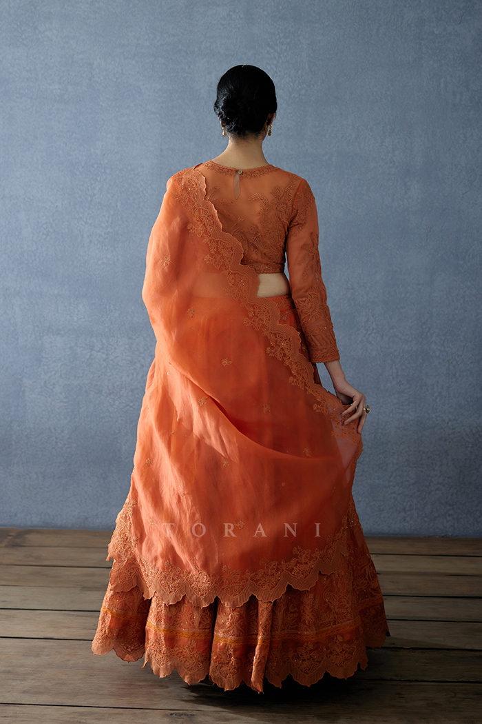 Kesari Indira Odhni