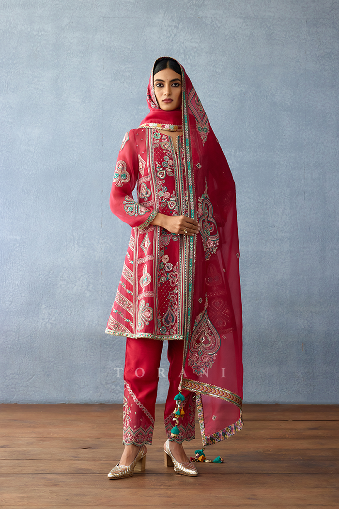 DHRUVI TRENDZ Katoenen Kurta Set voor Vrouwen DHRUVI TRENDZ Katoenen Kurta Set voor Vrouwen