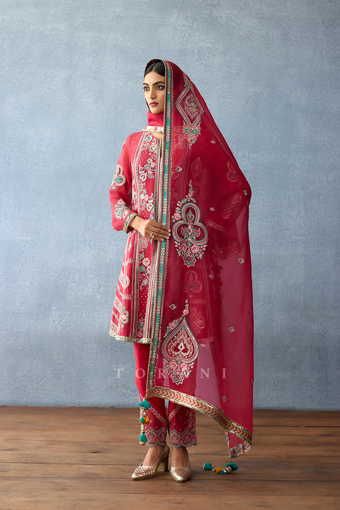 Dil Surkh Izna Odhni