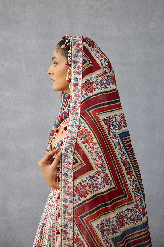 Coromandel Sarika Odhni