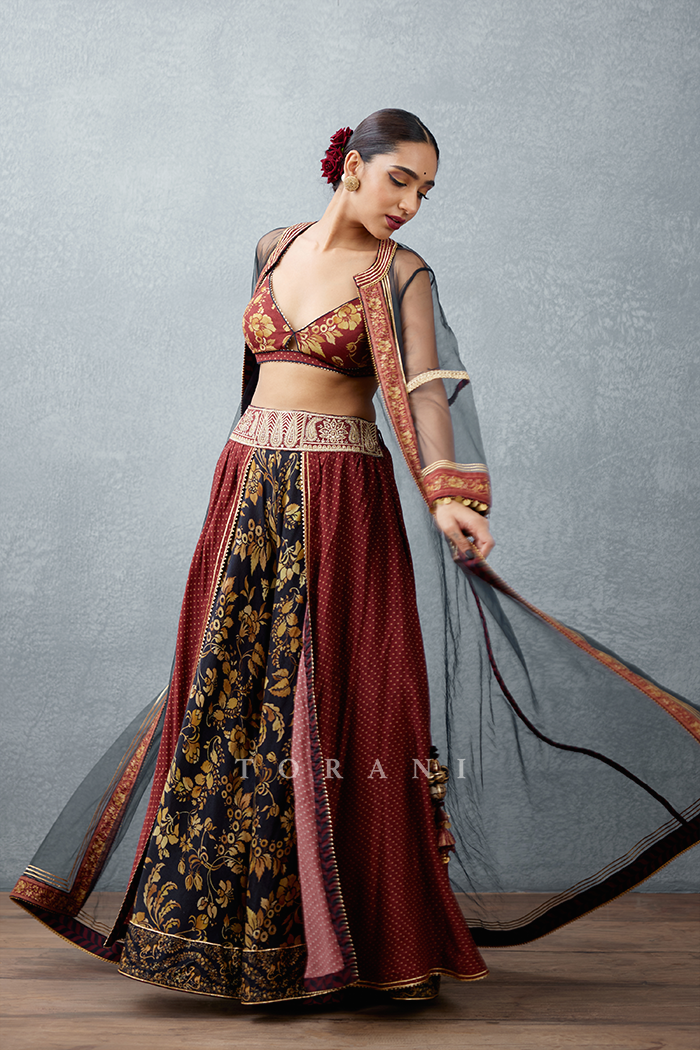 Gulghast Fatima Farhat Cape Set