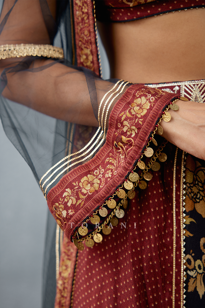 Gulghast Fatima Farhat Cape Set