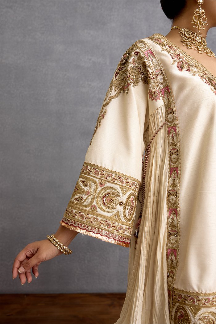 Maahe Mahtabe Insiyah Sharara Set