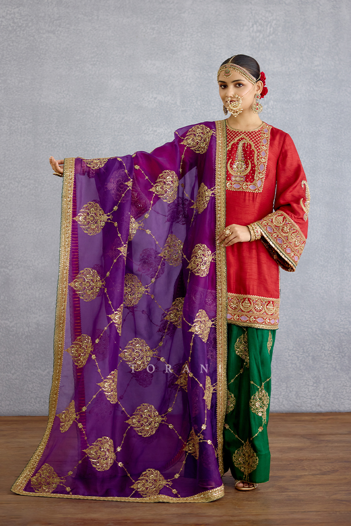 Mehrang Amna Kurta Set