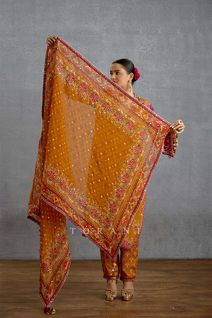 Sunehri Virasa Patola Kurta Set