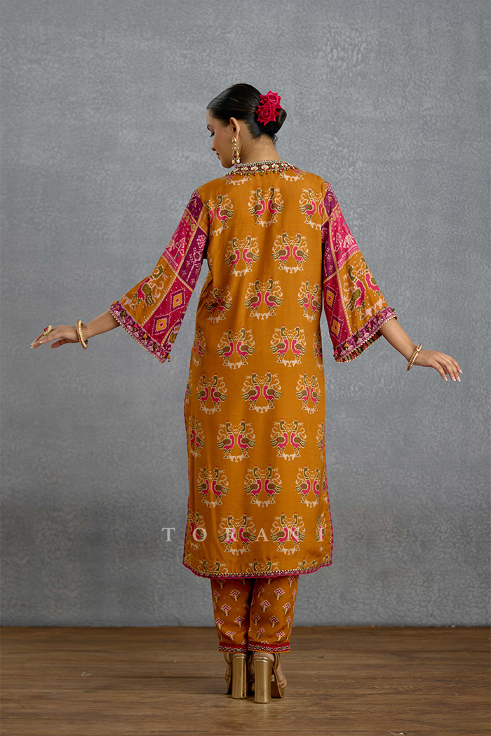 Sunehri Virasa Patola Kurta Set