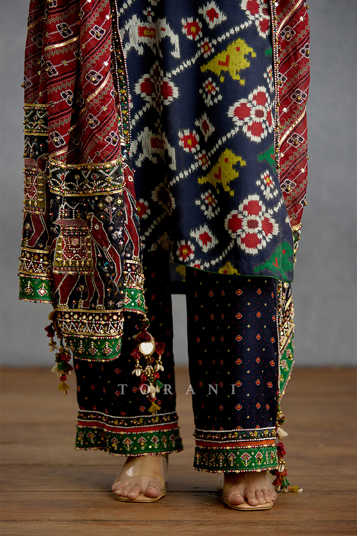 Virasa Patola Kurta Set