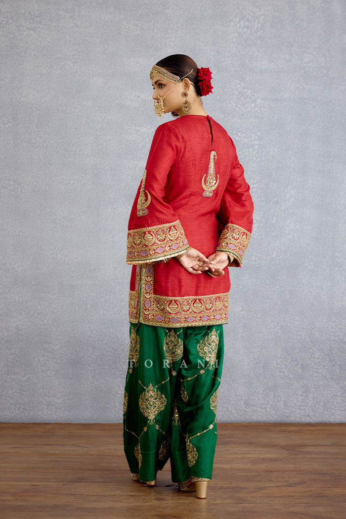 Mehrang Amna Kurta Set