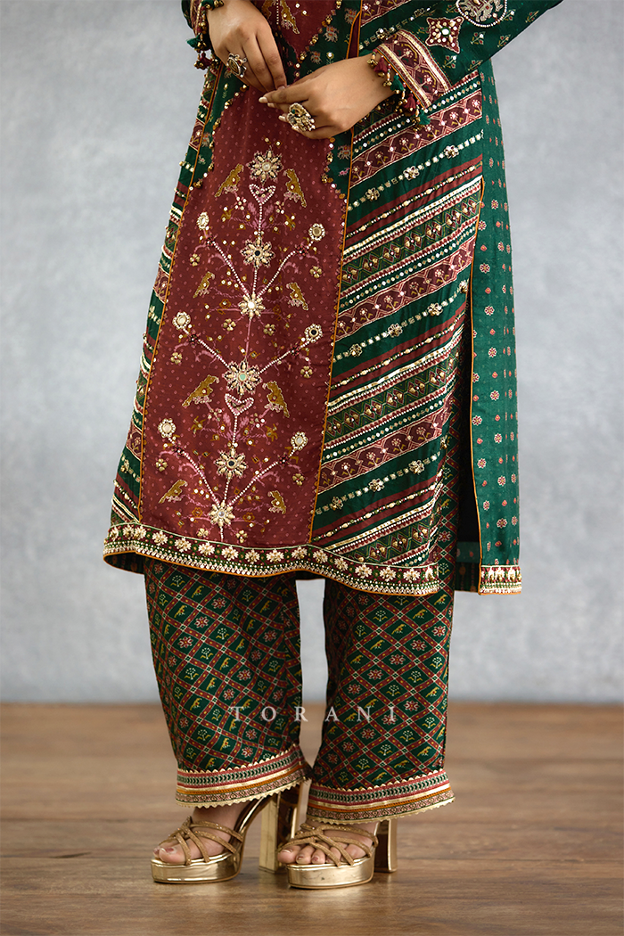 Trinaja Surkhi Pranshi Kurta Set