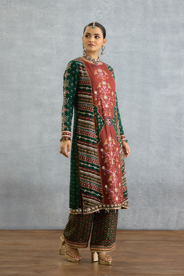 Trinaja Surkhi Pranshi Kurta Set