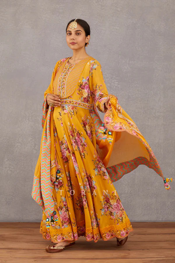 Sunehra Saeeda Odhni