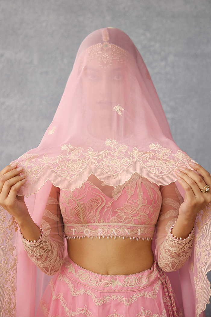 Gulaban Indira Odhni