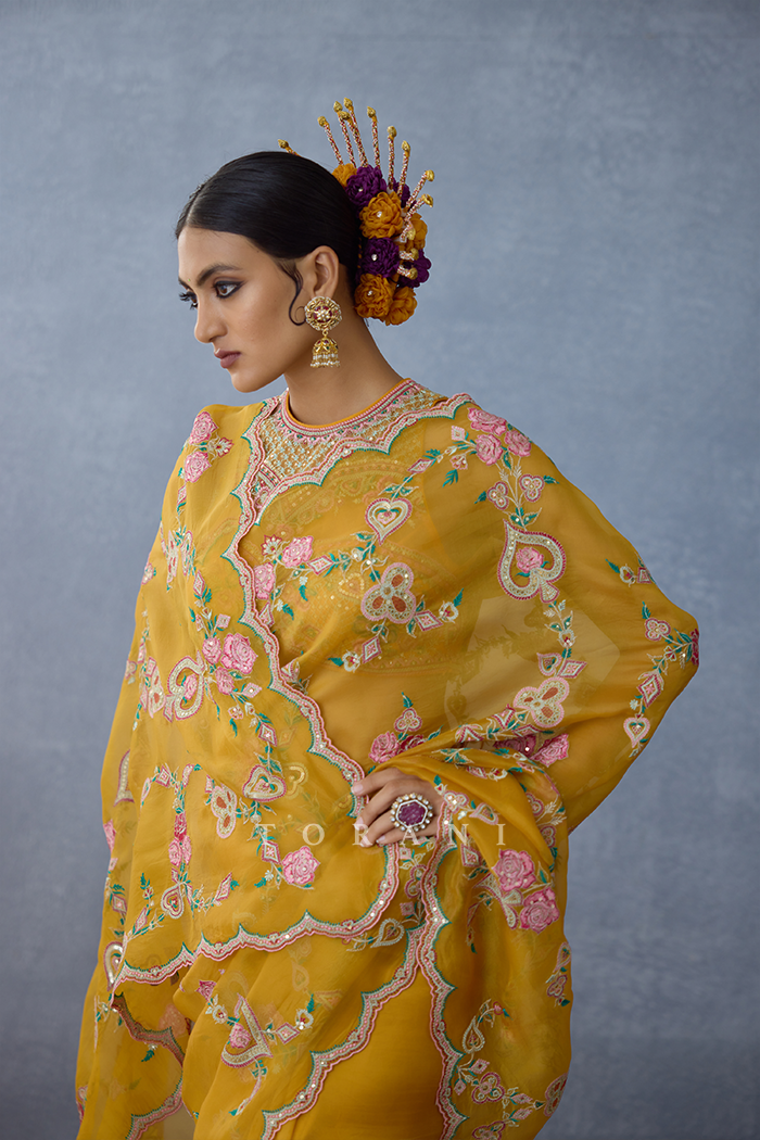 Dil Seher Radhika Kesh-Mukut