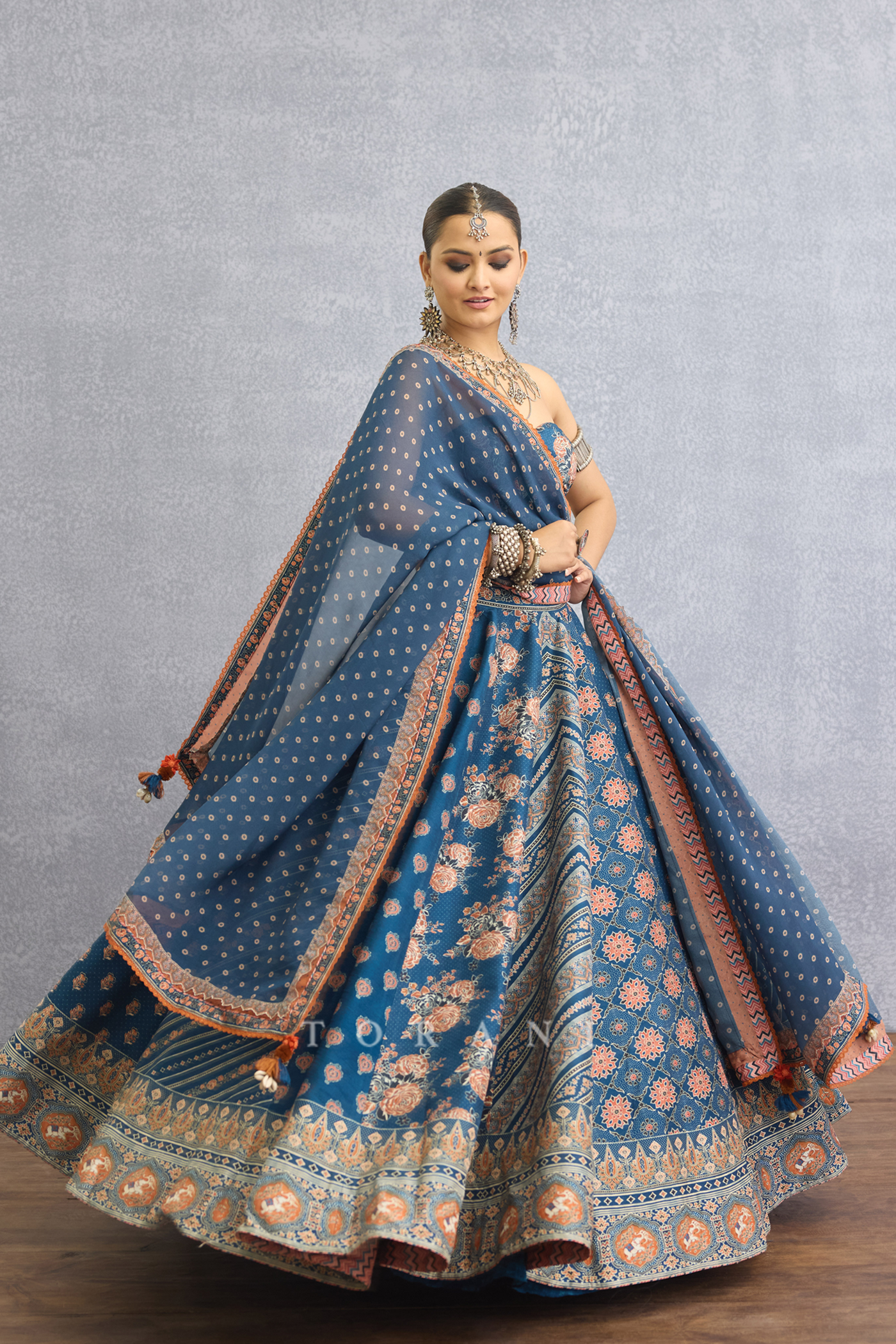 Neelam Charvi Odhni