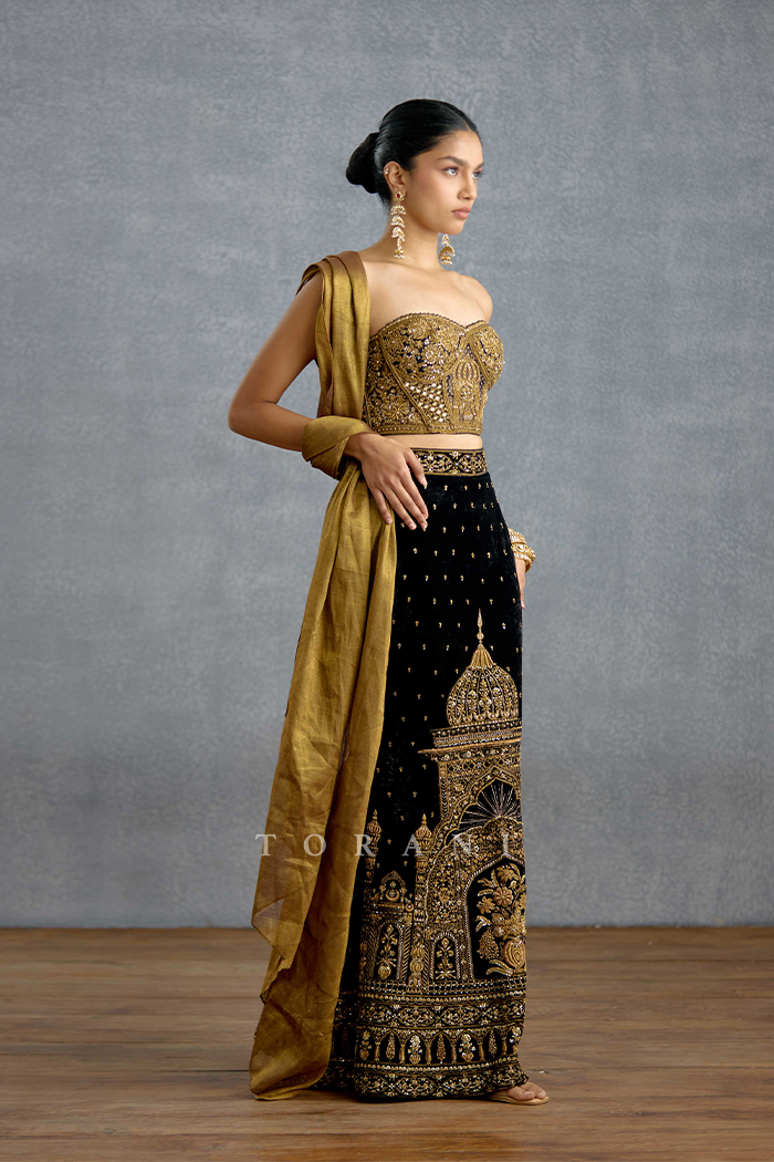 Siyahi Shehnaz Lehenga Set