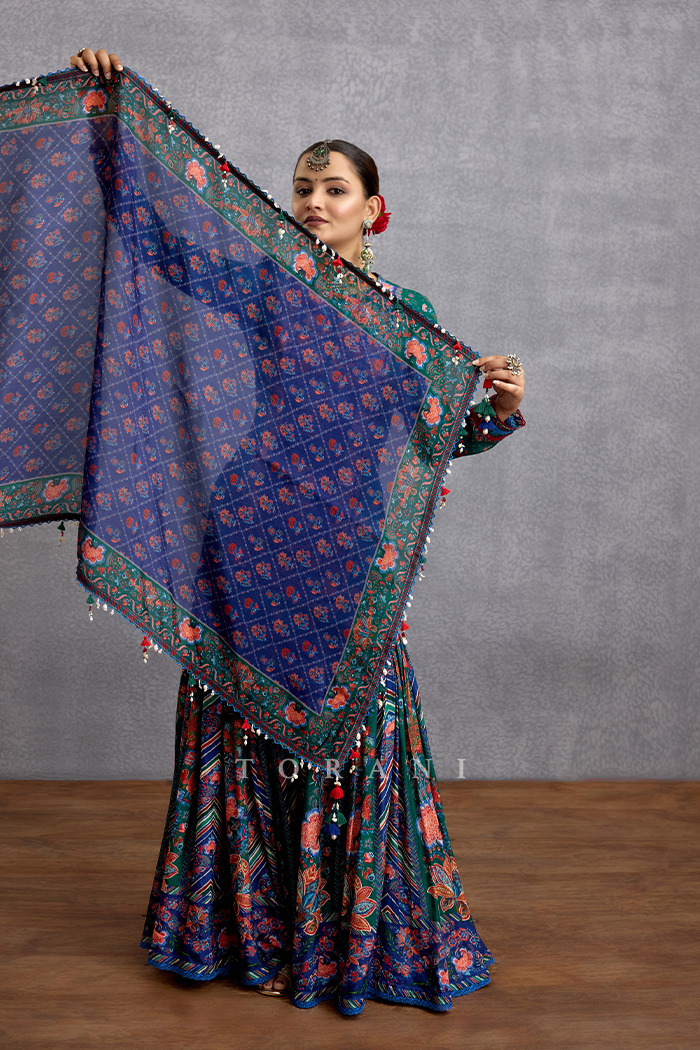 Mayurika Dakshaa Odhni