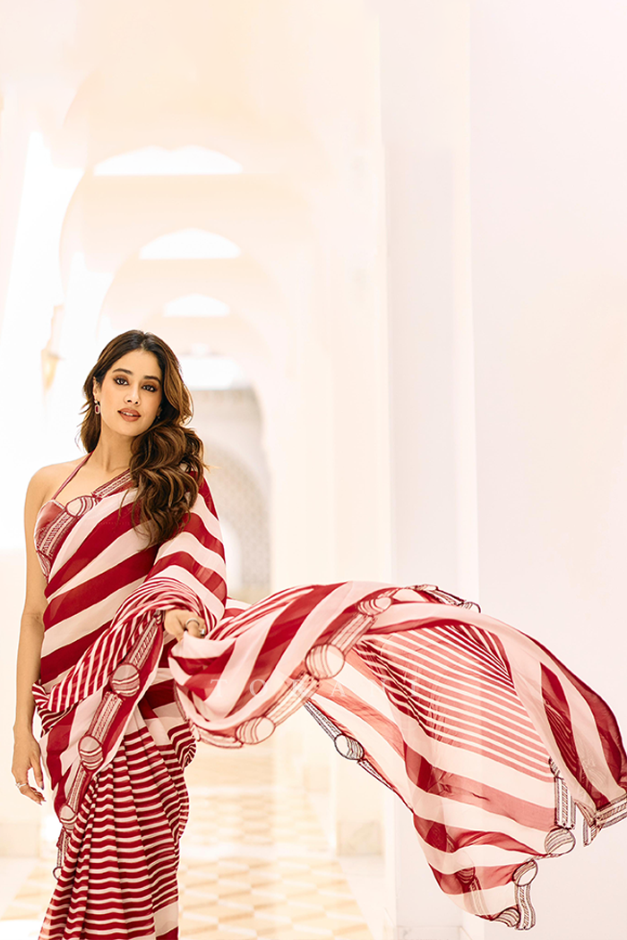 Janhvi Kapoor in our Surkh Mahi Dhari Pitch Saree & Surkh Mahi गेंद Potli