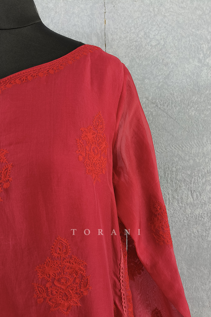 Sale- Surkh Aadrita Kurta