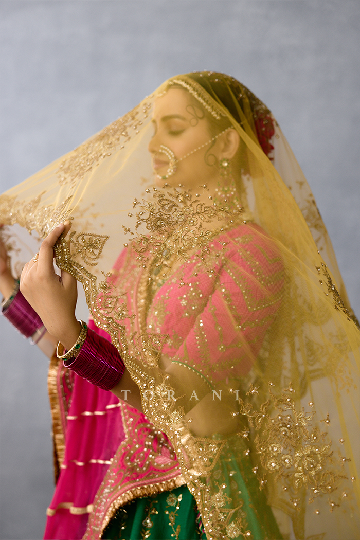 Madhu Srisa Veil Odhni