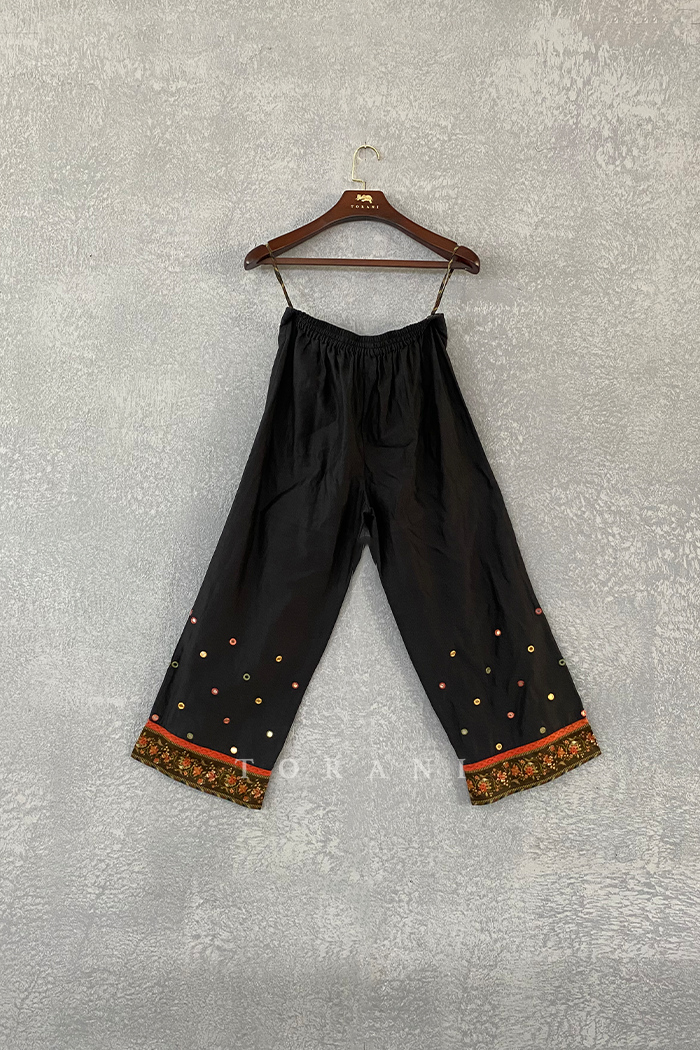 Sale- Gulghast Meera Pant