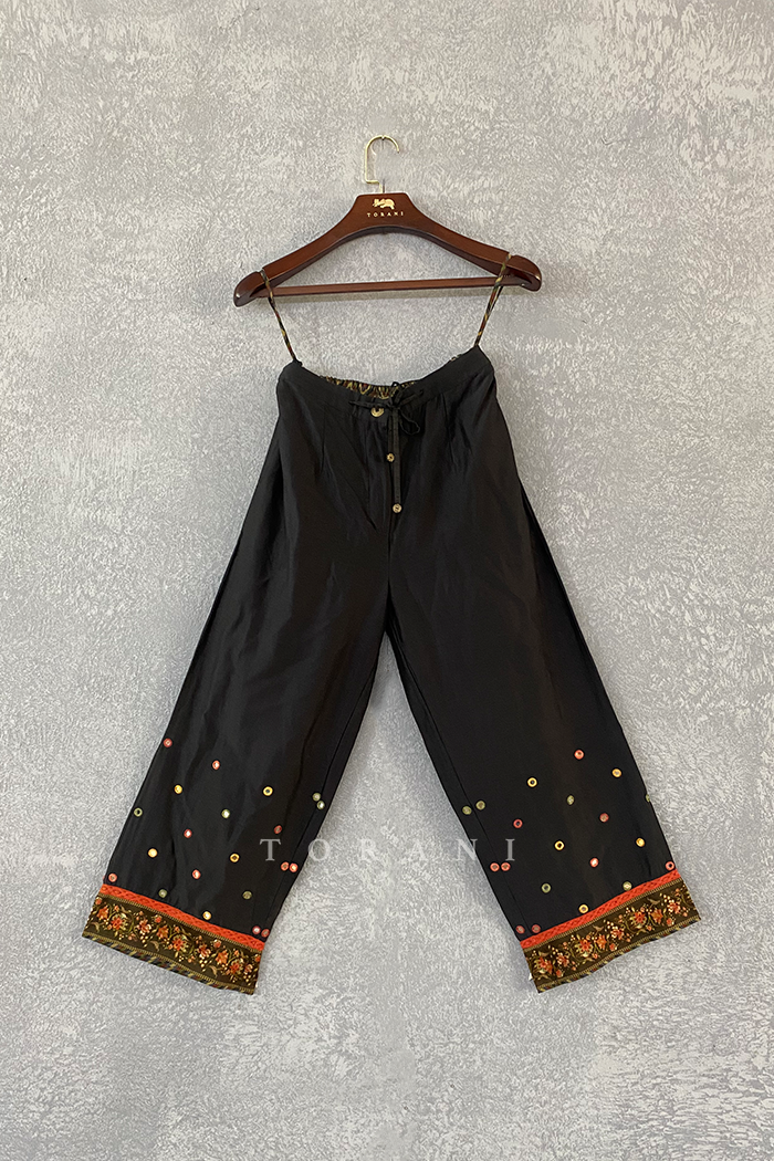 Sale- Gulghast Meera Pant