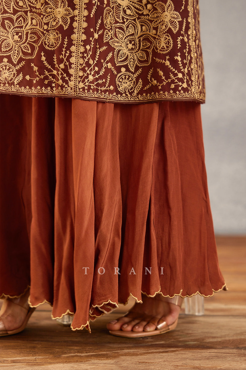 Dahlia Paavni Cape Set