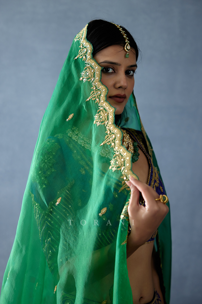 Aparajita Talat Odhni