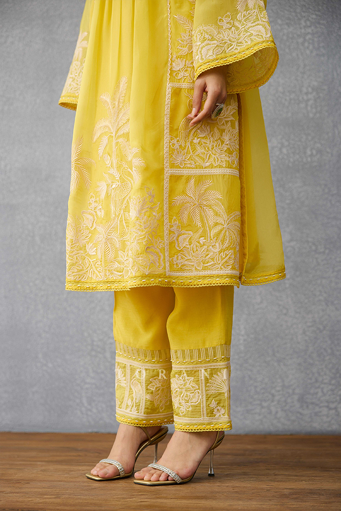 Kasmai Deba Priya Kurta Set