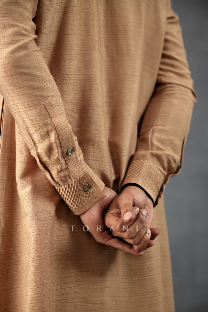 Chandan Onir Bandi Set