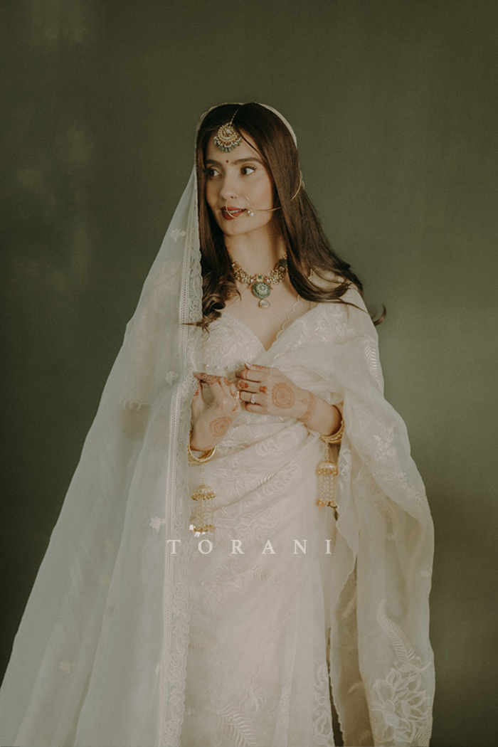 Abhilasha Kanda in our Swetah Pankhuri Saree Set