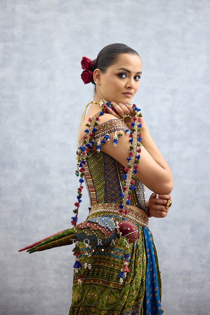 Virasa Zeenat Parrot Potli Bag