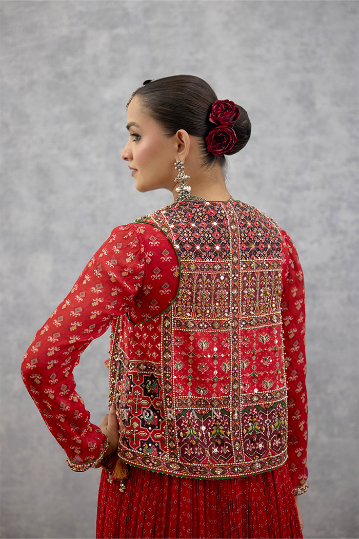 Raktika Baroque Cape