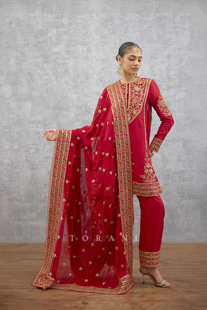 Lakshma Urwa Kurta Set