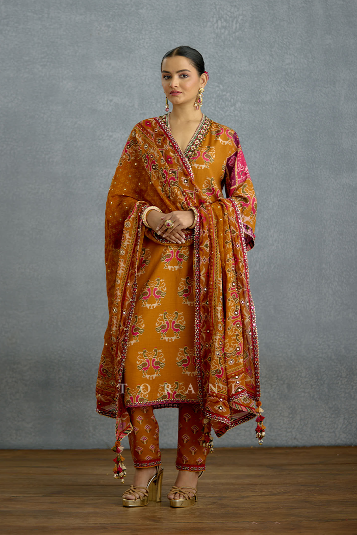 Sunehri Virasa Patola Kurta Set